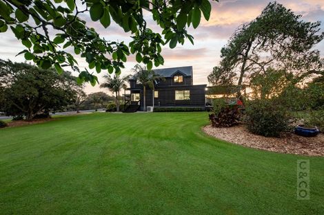 Photo of property in 206 Waitakere Road, Waitakere, Henderson, 0782