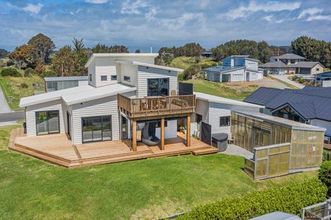 Photo of property in 22 Taonui Street, Waitarere Beach, Levin, 5510
