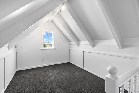 Photo of property in 5a Roslyn Terrace, Stanley Point, Auckland, 0624
