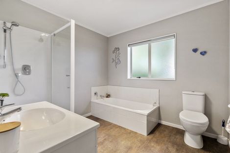 Photo of property in 27 Stella Drive, Clarks Beach, 2122