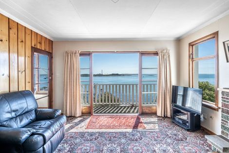 Photo of property in 78 Marine Parade, Bluff, 9814