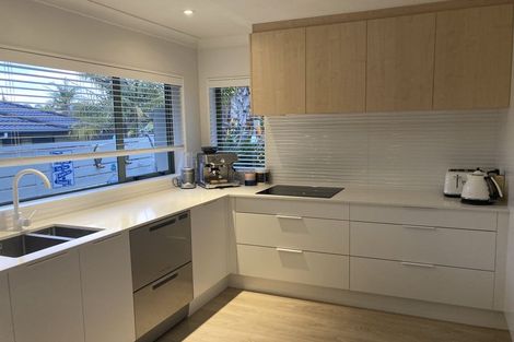 Photo of property in 43 Walton Street, Red Beach, 0932