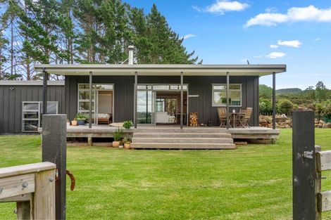 Photo of property in 842 South Head Road, South Head, Helensville, 0874