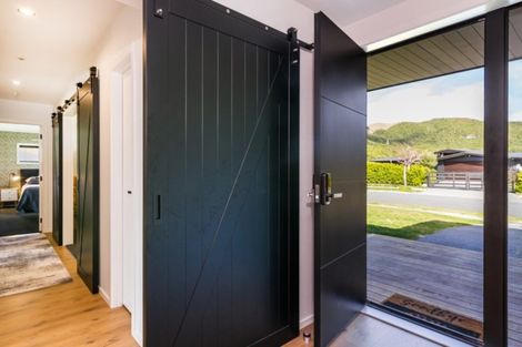 Photo of property in 2 Peregrine Place, Kinloch, Taupo, 3377