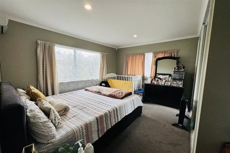 Photo of property in 2/17 Queen Street, Papakura, 2110