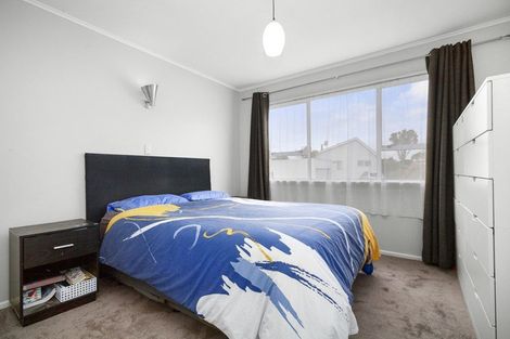 Photo of property in 27a Chetwode Grove, Newlands, Wellington, 6037