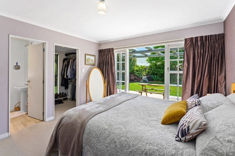 Photo of property in 16 Iti Grove, Waikanae, 5036