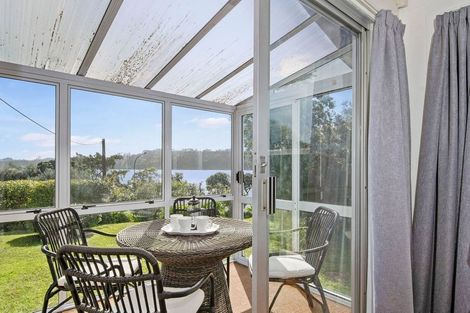 Photo of property in 1/1 Alison Avenue, Herald Island, Auckland, 0618