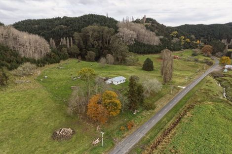 Photo of property in 921 Ongo Road, Hunterville, 4782