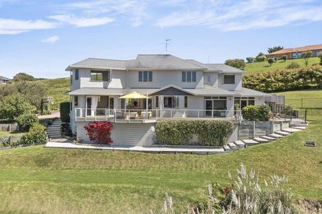 Photo of property in 64 Balboa Drive, Matakatia, Whangaparaoa, 0930