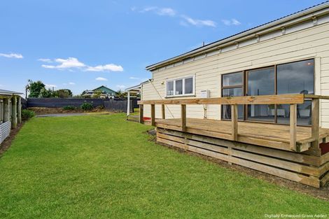 Photo of property in 4 Ashton Terrace, Castlecliff, Whanganui, 4501