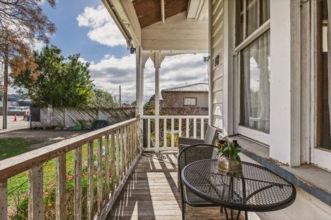 Photo of property in 18 Lee Road, Taradale, Napier, 4112
