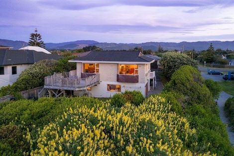 Photo of property in 1 Ngapotiki Street, Paraparaumu Beach, Paraparaumu, 5032