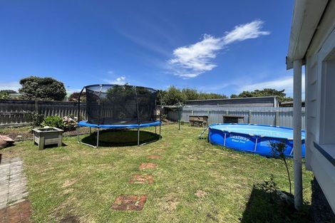 Photo of property in 13 High Street West, Waitara, 4320