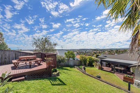 Photo of property in 15 Ballini Rise, West Harbour, Auckland, 0618