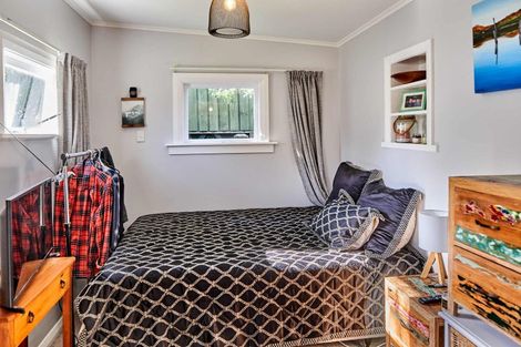 Photo of property in 147 Marine Parade, Eastbourne, Lower Hutt, 5013