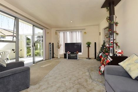 Photo of property in 25 Allington Road, Massey, Auckland, 0614