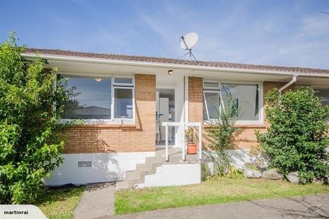 Photo of property in 2/24a Vine Street, Mangere East, Auckland, 2024