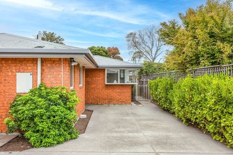 Photo of property in 2/118 Aorangi Road, Bryndwr, Christchurch, 8053