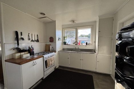Photo of property in 35 Grenville Street, Marfell, New Plymouth, 4310