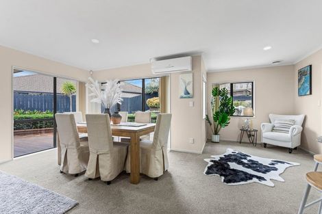 Photo of property in 8 Bokeen Lane, Flat Bush, Auckland, 2019