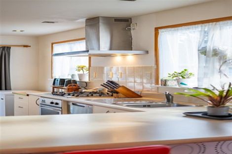 Photo of property in 43 Kensington Avenue, Petone, Lower Hutt, 5012