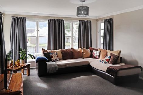 Photo of property in 15 Exchange Street, Ebdentown, Upper Hutt, 5018