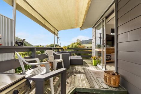 Photo of property in 4 Huia Street, Waikawa, Picton, 7220