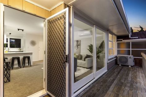 Photo of property in 3/240 Hurstmere Road, Takapuna, Auckland, 0622