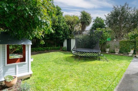 Photo of property in 86 The Parade, Island Bay, Wellington, 6023