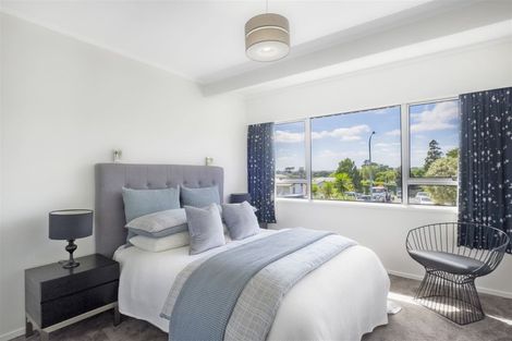 Photo of property in 14 Paulange Place, Pakuranga Heights, Auckland, 2010