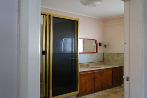 Photo of property in 9 Waiohua Road, Greenlane, Auckland, 1061