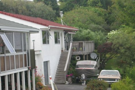 Photo of property in 1/4 Neal Avenue, Glenfield, Auckland, 0629