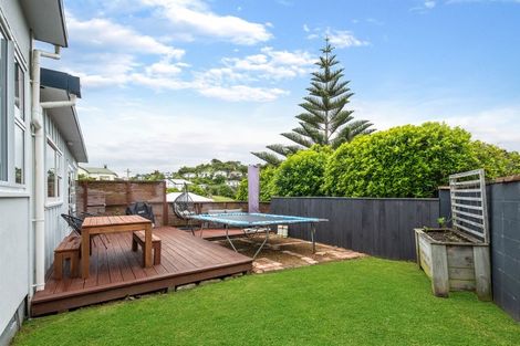 Photo of property in 19 Black Rock Road, Newlands, Wellington, 6037