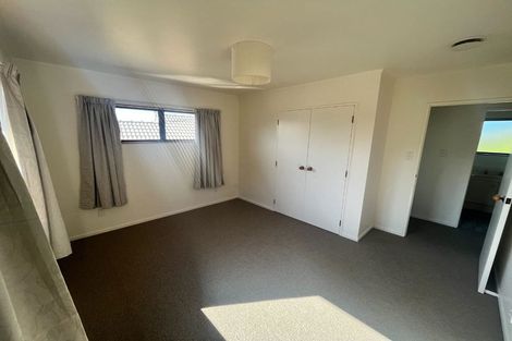 Photo of property in 2/21 Witheford Drive, Bayview, Auckland, 0629