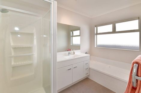 Photo of property in 25 Pine Road, Orewa, 0931