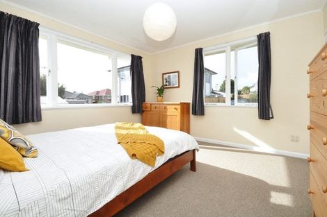 Photo of property in 10 Netherlands Avenue, Kelston, Auckland, 0602