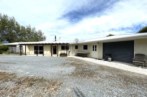 Photo of property in 205 Sunflower Road, Balclutha, 9274