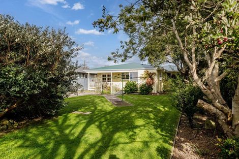 Photo of property in 38 Peters Avenue, Cloverlea, Palmerston North, 4412