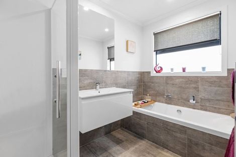 Photo of property in 10 Stevenson Drive, Papamoa, 3118