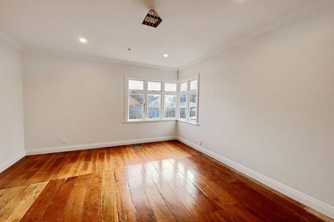 Photo of property in 38 Hawker Street, Mount Victoria, Wellington, 6011