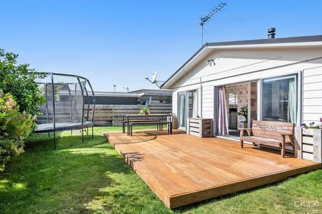 Photo of property in 28 Omaha Grove, Totara Park, Upper Hutt, 5018