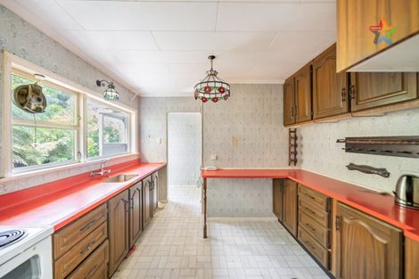 Photo of property in 76 Raukawa Street, Stokes Valley, Lower Hutt, 5019