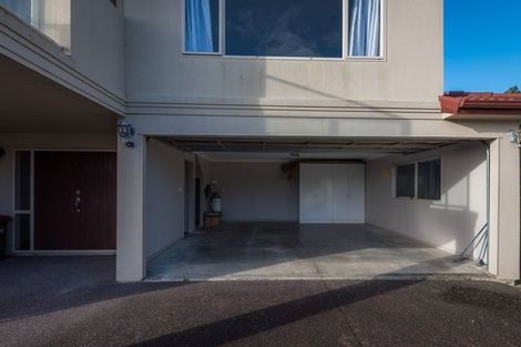 Photo of property in 42 Mandeville Place, Unsworth Heights, Auckland, 0632