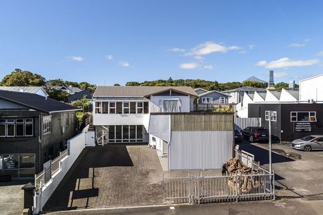 Photo of property in 219 Devon Street West, New Plymouth, 4310