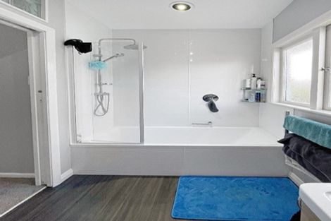 Photo of property in 12 Waterfront Road, Mangere Bridge, Auckland, 2022