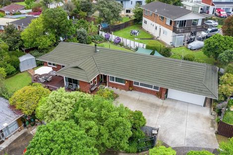 Photo of property in 15 La Perouse Street, Botany Downs, Auckland, 2010