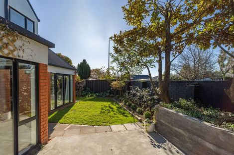 Photo of property in 2/57 Wairakei Road, Bryndwr, Christchurch, 8052