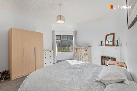 Photo of property in 69 Hargest Crescent, Saint Clair, Dunedin, 9012