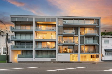 Photo of property in Aqua, 6/74 Oriental Parade, Oriental Bay, Wellington, 6011